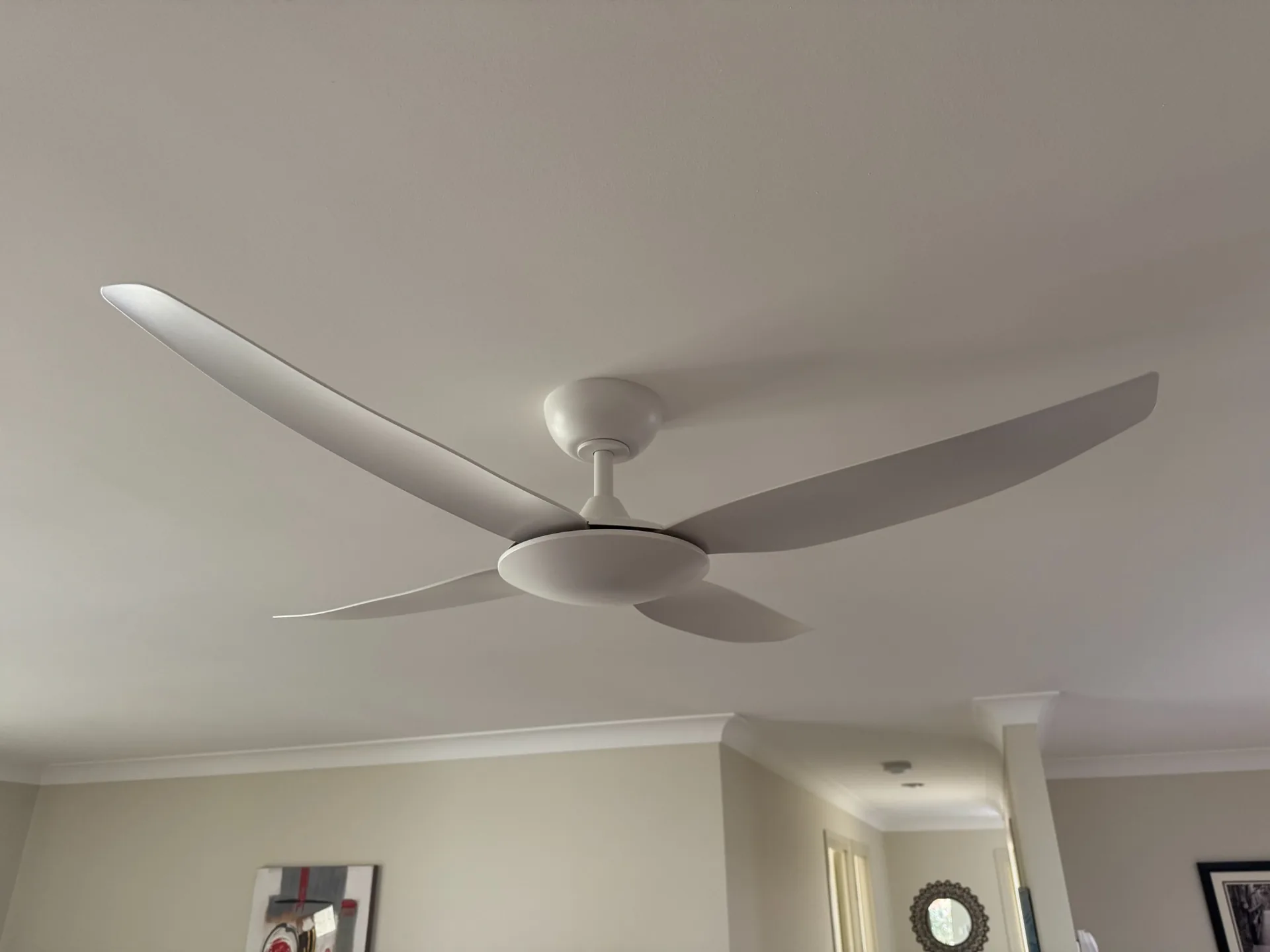White three-blade ceiling fan installed in a living room